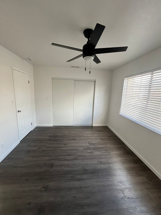 Building Photo - 248 E 5th St