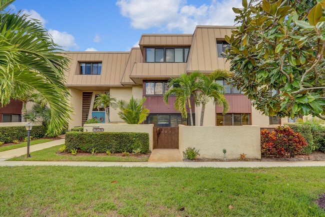 Building Photo - 1800 SE St Lucie Blvd