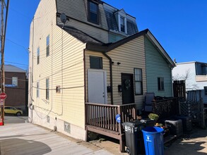 Building Photo - 819 McCandless Ave