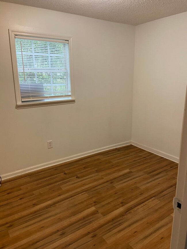 Building Photo - New For Rent in Center Point!