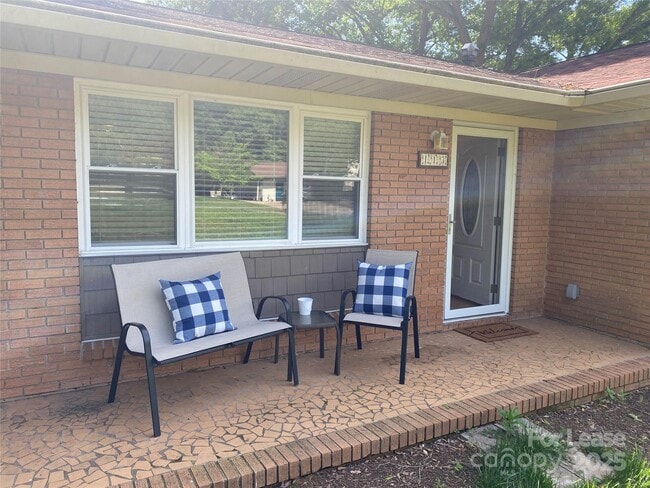 Building Photo - 113 Forest Dr