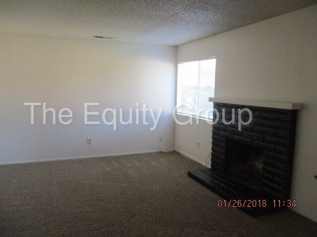 Building Photo - 150 S Peppertree St