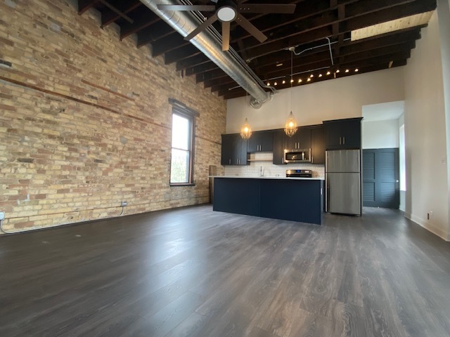 Loft Living - 1331 N Ashland Ave