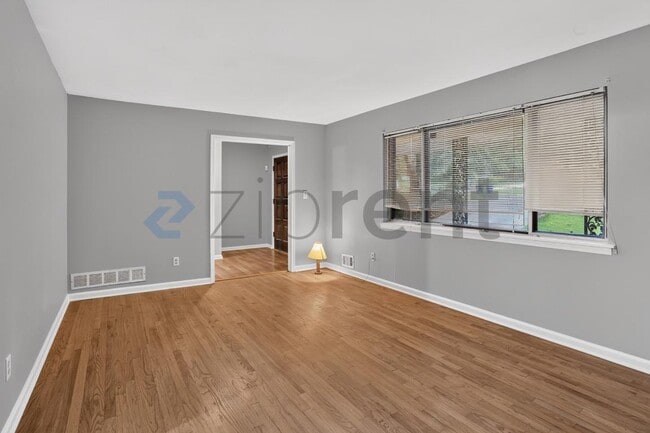 Building Photo - Unit