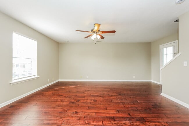 Foto del edificio - 3011 Ace Wintermeyer Dr