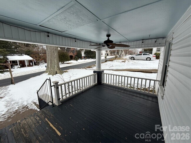 Foto del edificio - 318 N Academy St