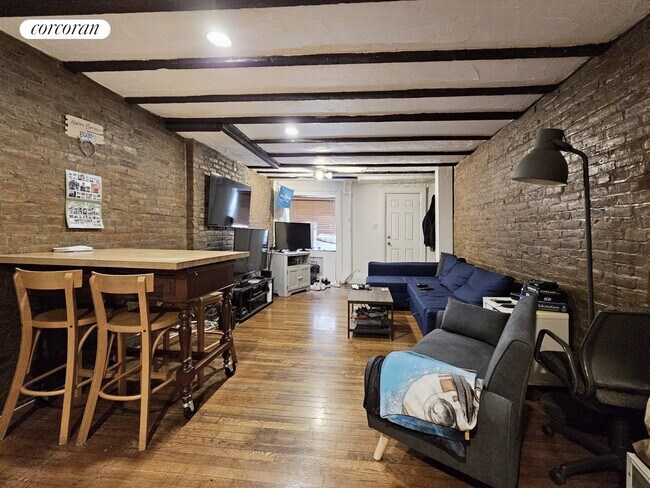 Foto del edificio - 349 W 30th St