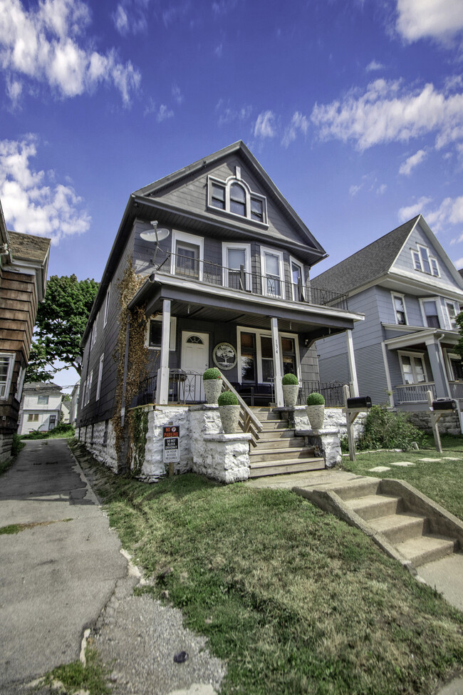 Foto del edificio - 134 E Delavan Ave