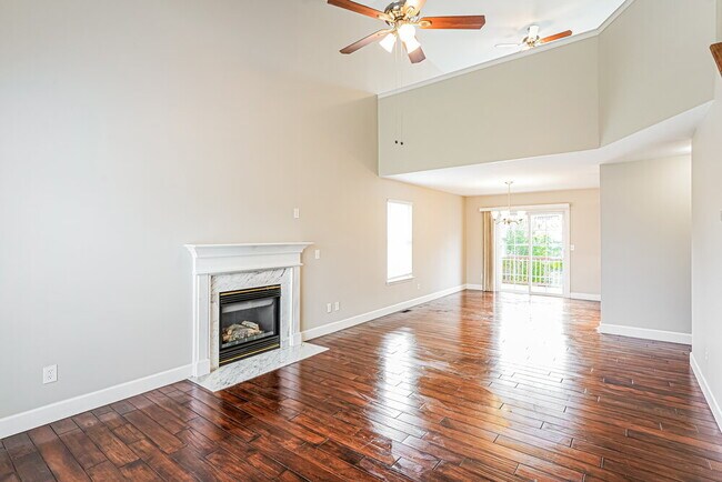 Foto del edificio - 102 Meadow Crest Ct