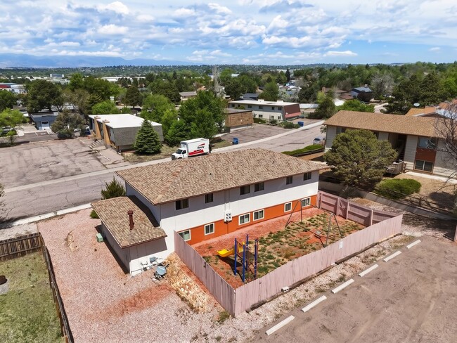 Building Photo - 1447 Nokomis Dr