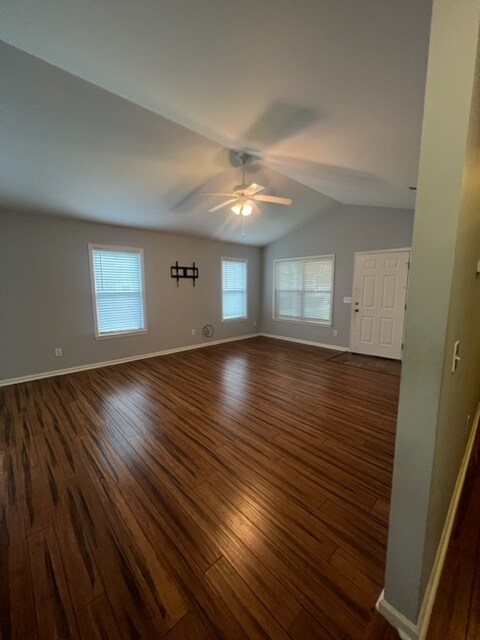 Foto del edificio - 132 Holly Tree Ln