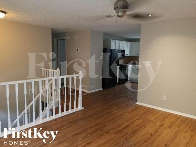 Building Photo - 4822 White Oak Tree