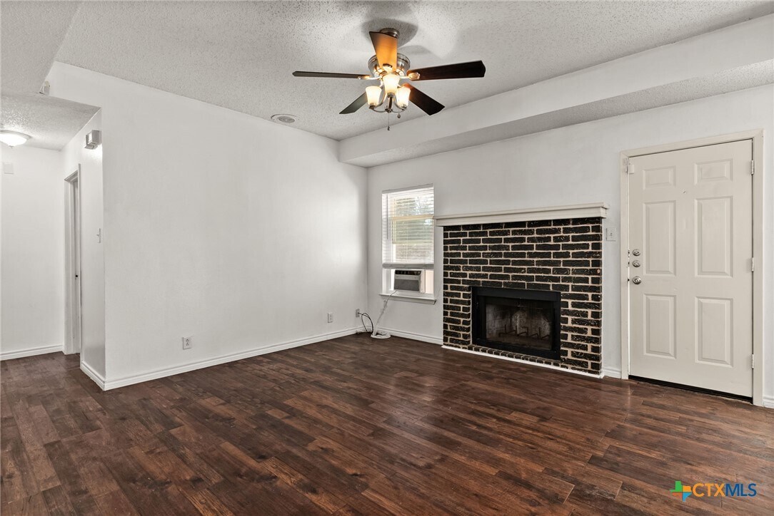 Foto del edificio - 2309 Hidden Hill Dr