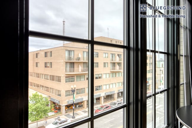 Building Photo - 2210 Wisconsin Ave NW