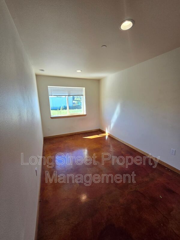 Foto del edificio - 132 SW Avery Ave