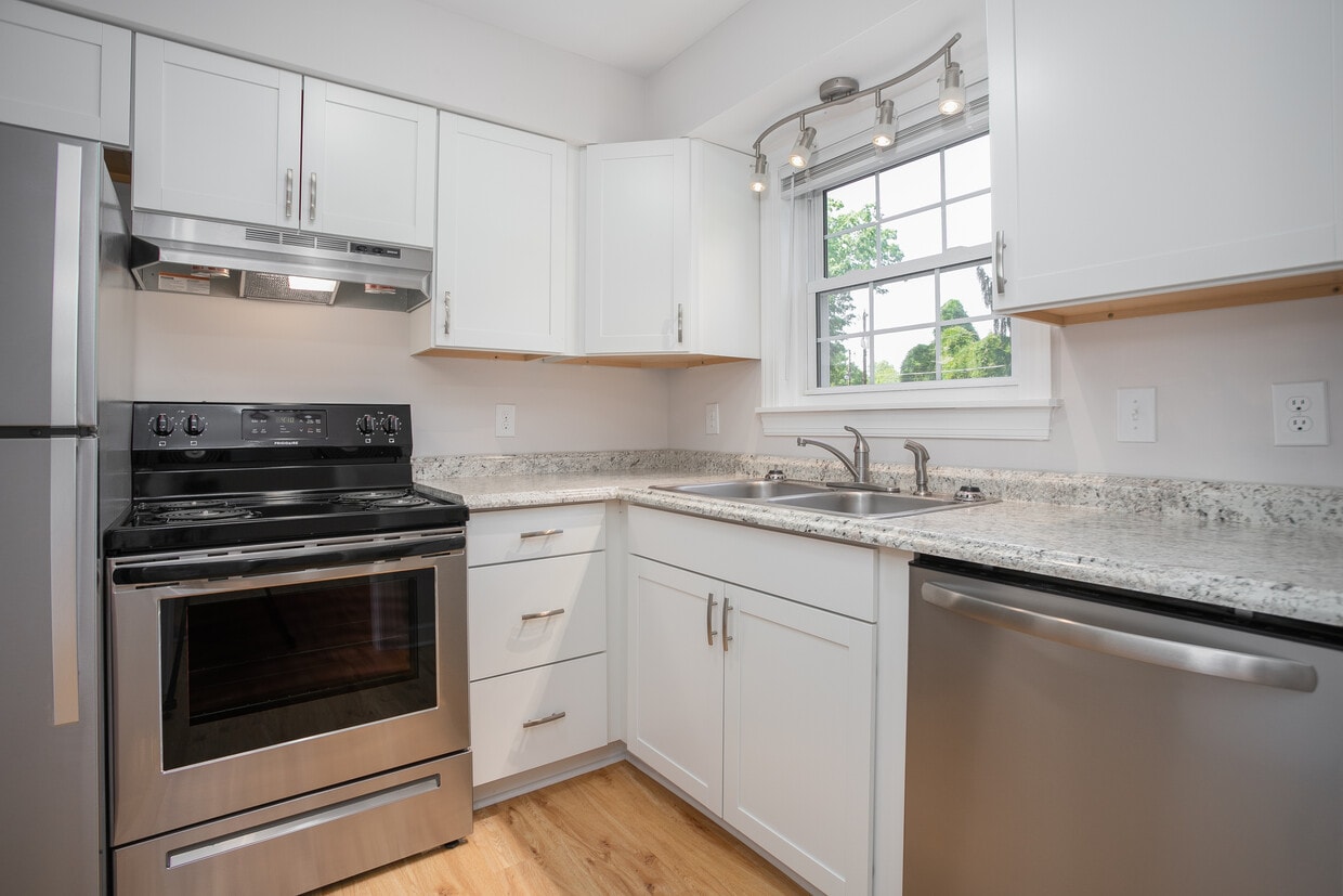 Elon Place Apartments Apartments 739 E Haggard Ave Elon, NC