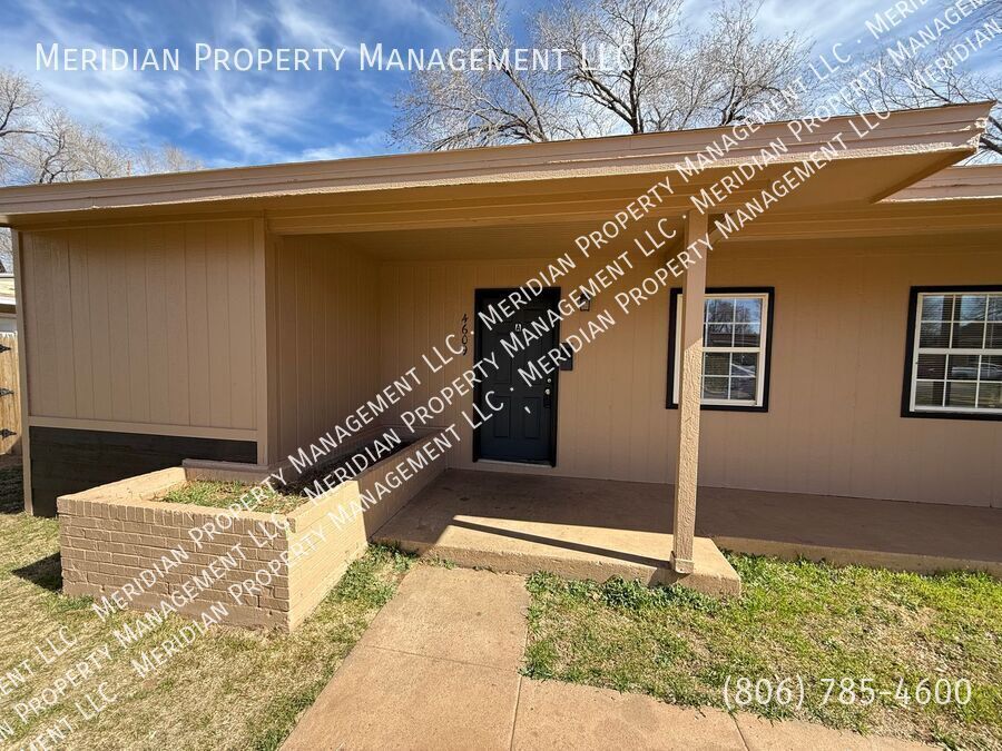 Foto principal - Two bed One bath with backyard