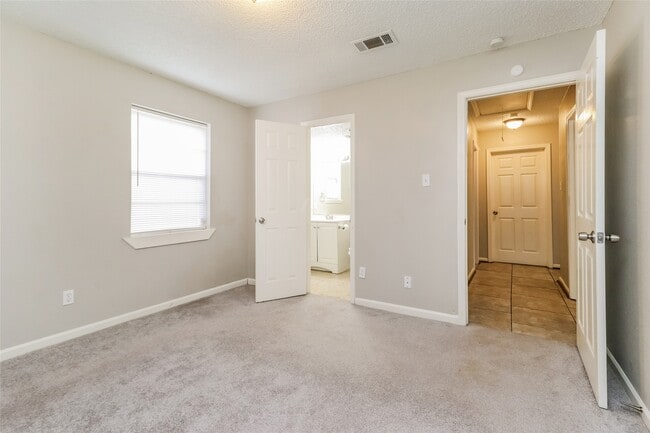 Foto del edificio - 26731 Cypress Rd