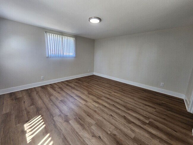 Foto del edificio - 3732 Long Beach Blvd