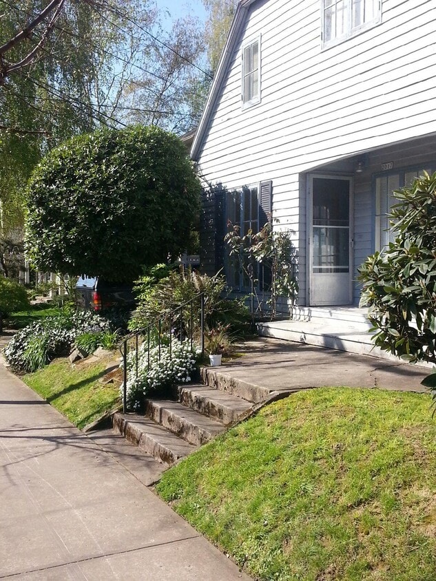 Primary Photo - 2017 NE 12th Ave