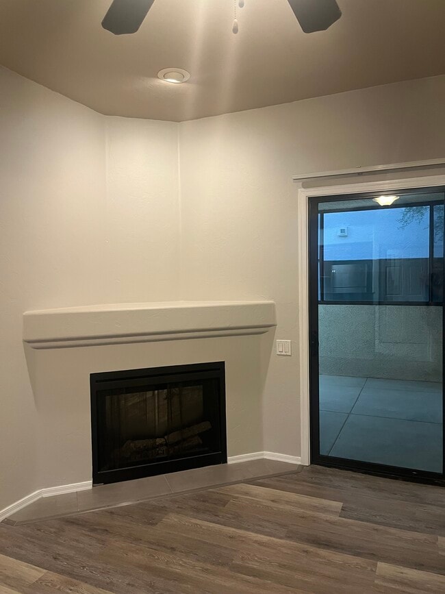 Building Photo - 2550 E River Rd