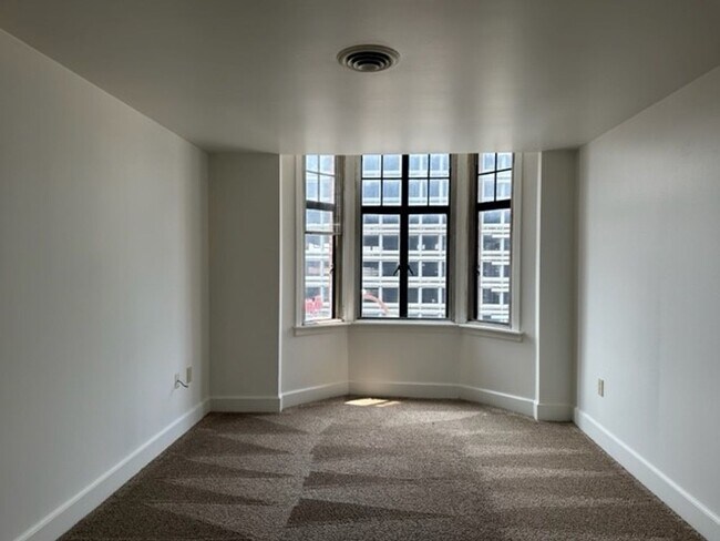 Building Photo - 213 N 2nd St