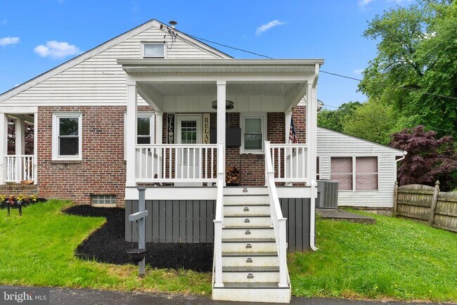 Foto del edificio - 1460 Corry Ave