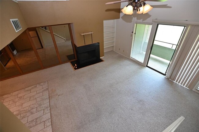 Building Photo - Charming One Bedroom!
