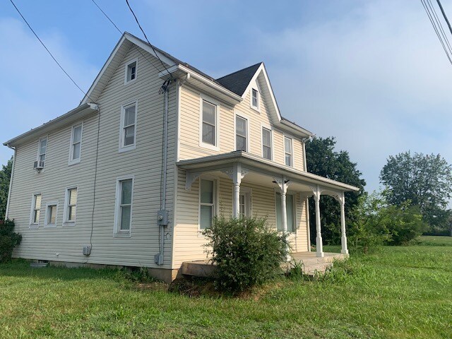 Primary Photo - 2924 Winchester Ave