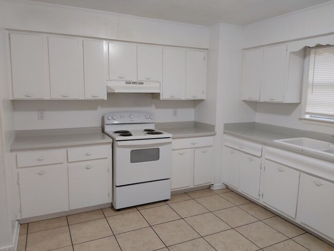 Building Photo - 3608 Meadowlark Dr