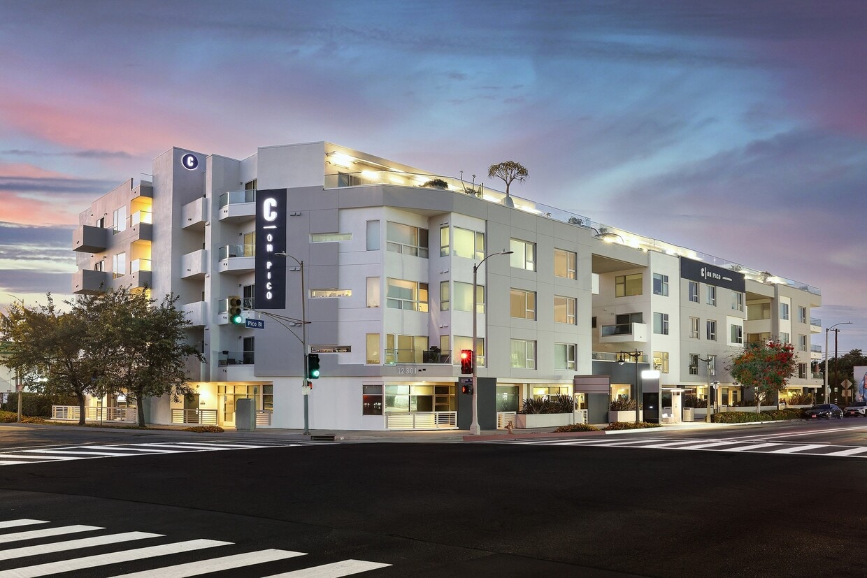 Building Photo - 