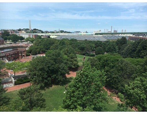 Building Photo - 200 W 8th St