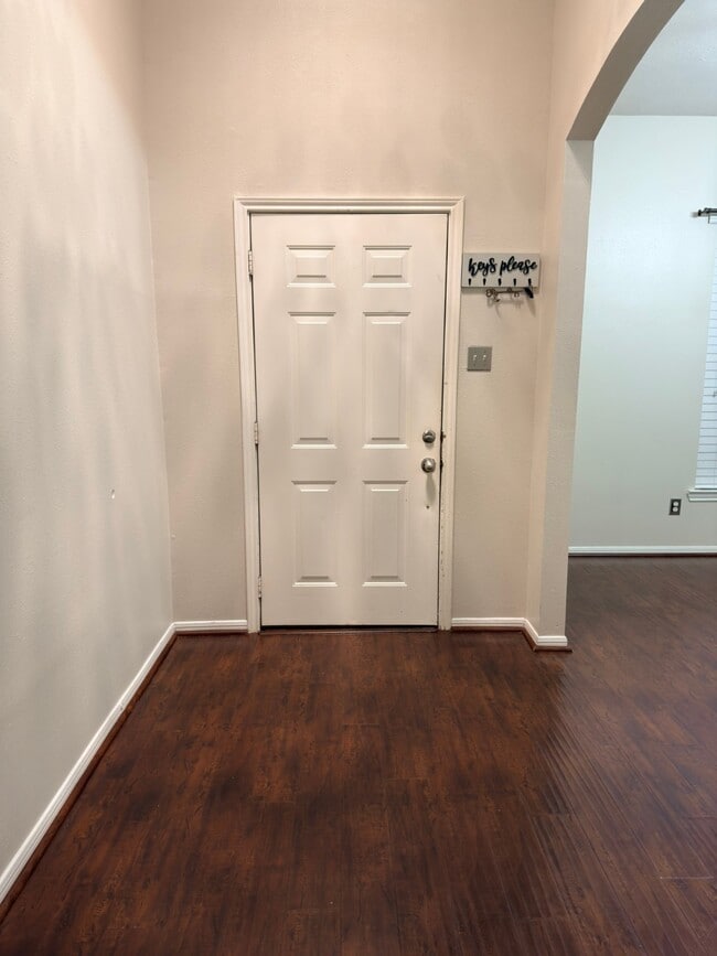 Building Photo - 16147 April Ridge Dr