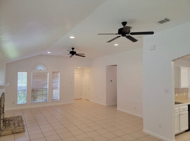 Foto del edificio - 303 Lazy Ln