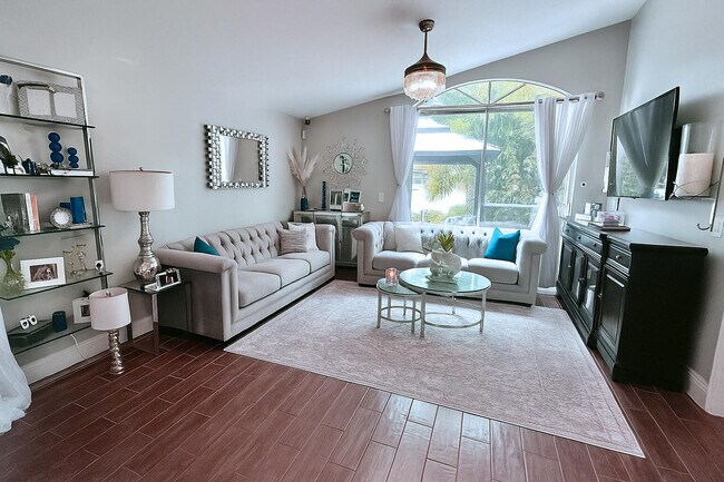 Foto del edificio - 166 Woodlake Cir