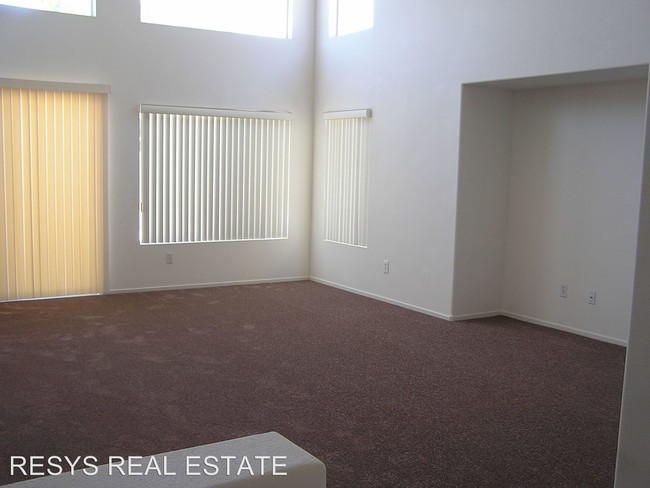 Building Photo - 9492 Encanto Cavern Ct