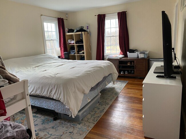 Master bedroom - 24 S Main St