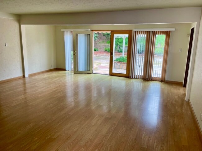 Building Photo - Indoor/outdoor living, spacious 4/2 on a quiet street in Mills Estates