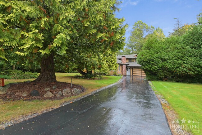 Building Photo - 3 Bed, 3 Bath Home for Rent in South Surrey!