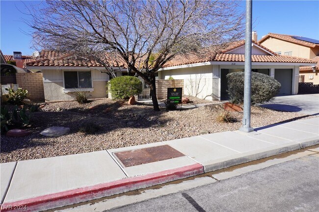 Building Photo - 8328 Del Rey Ave