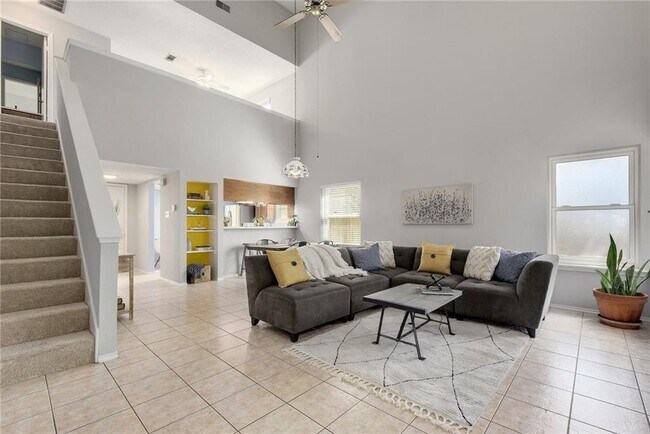 Building Photo - 4009 Alexandria Dr