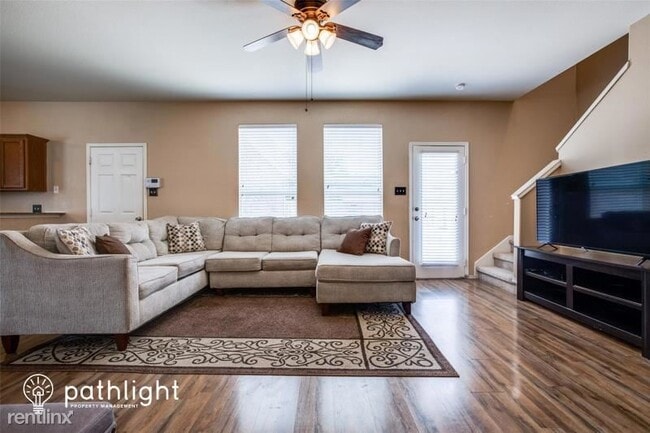 Building Photo - 3 br, 2.5 bath House - 3663 Hawthorne Trai...