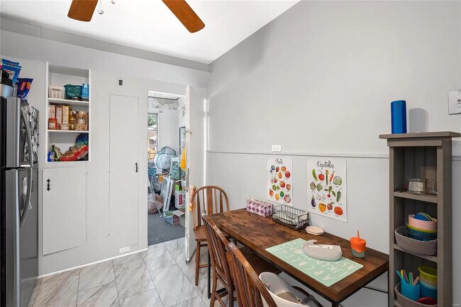 Foto del edificio - 5501 Rhodes Ave