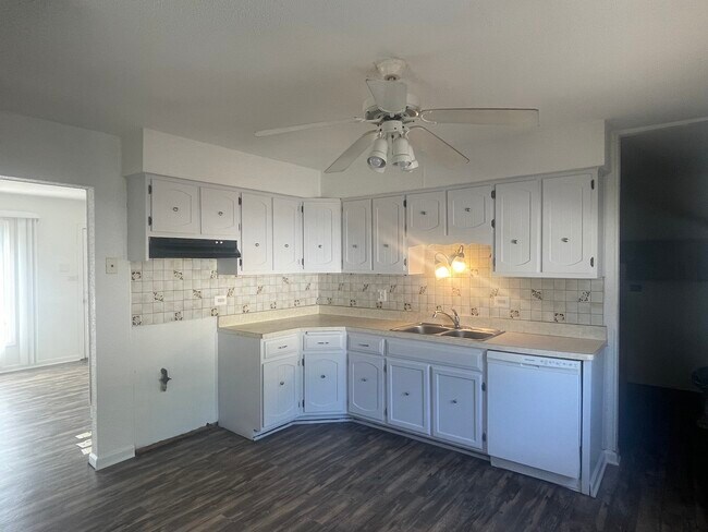 Building Photo - 17306 Apple Tree Dr