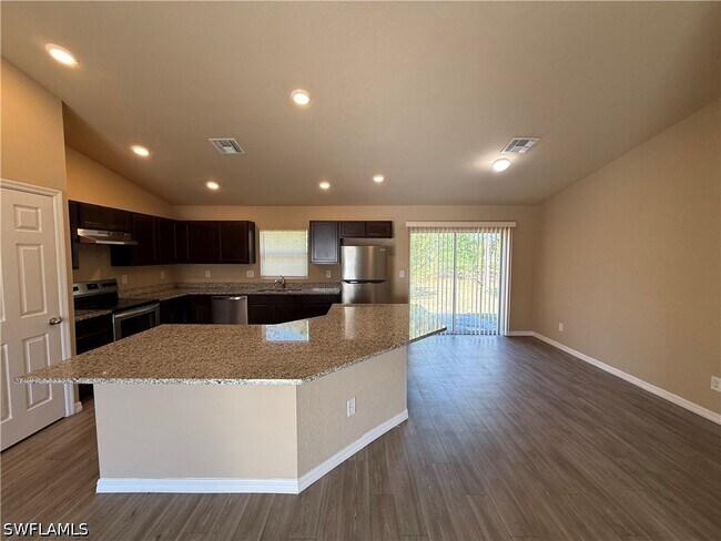 Foto del edificio - 6129 Laurelwood Dr