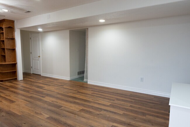Building Photo - 482 S 100 W