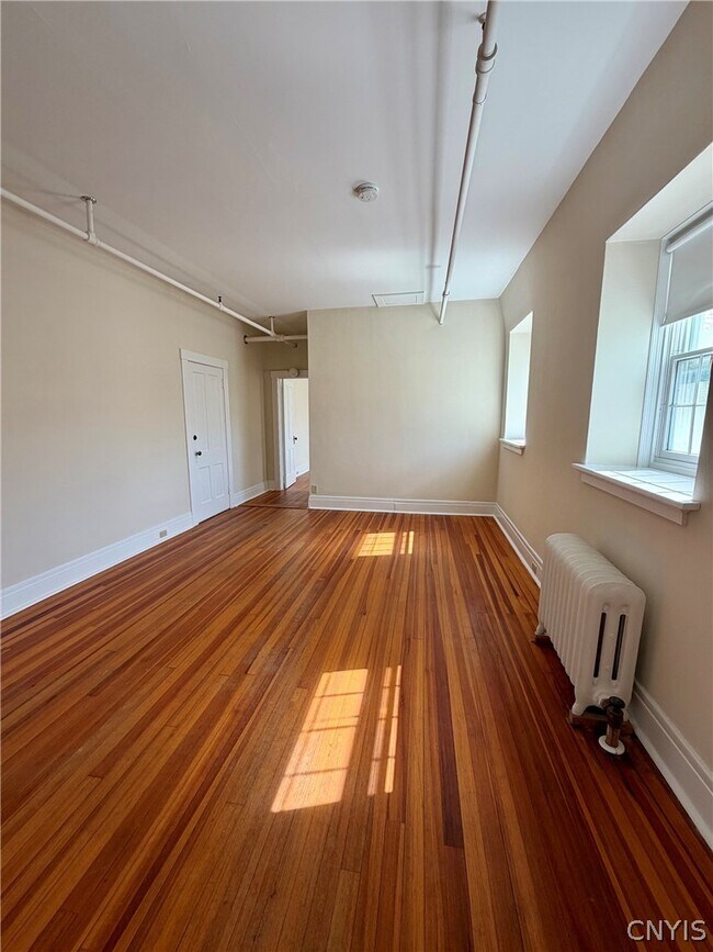 Foto del edificio - 170 Kenwood Ave