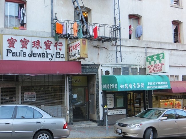 Building Photo - 858 Washington St