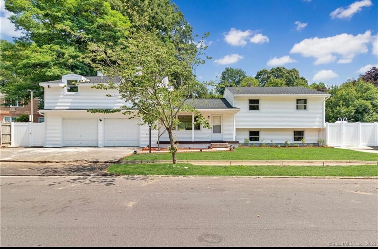 160 Katona Dr, Fairfield, CT 06824 Townhome Rentals in Fairfield CT