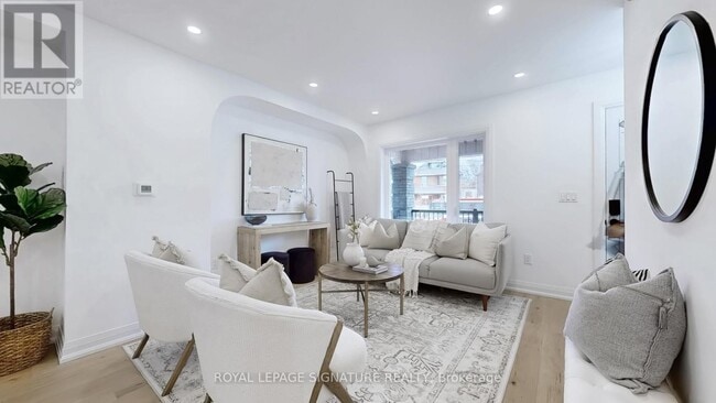 Photo du bâtiment - 914 Broadview Ave